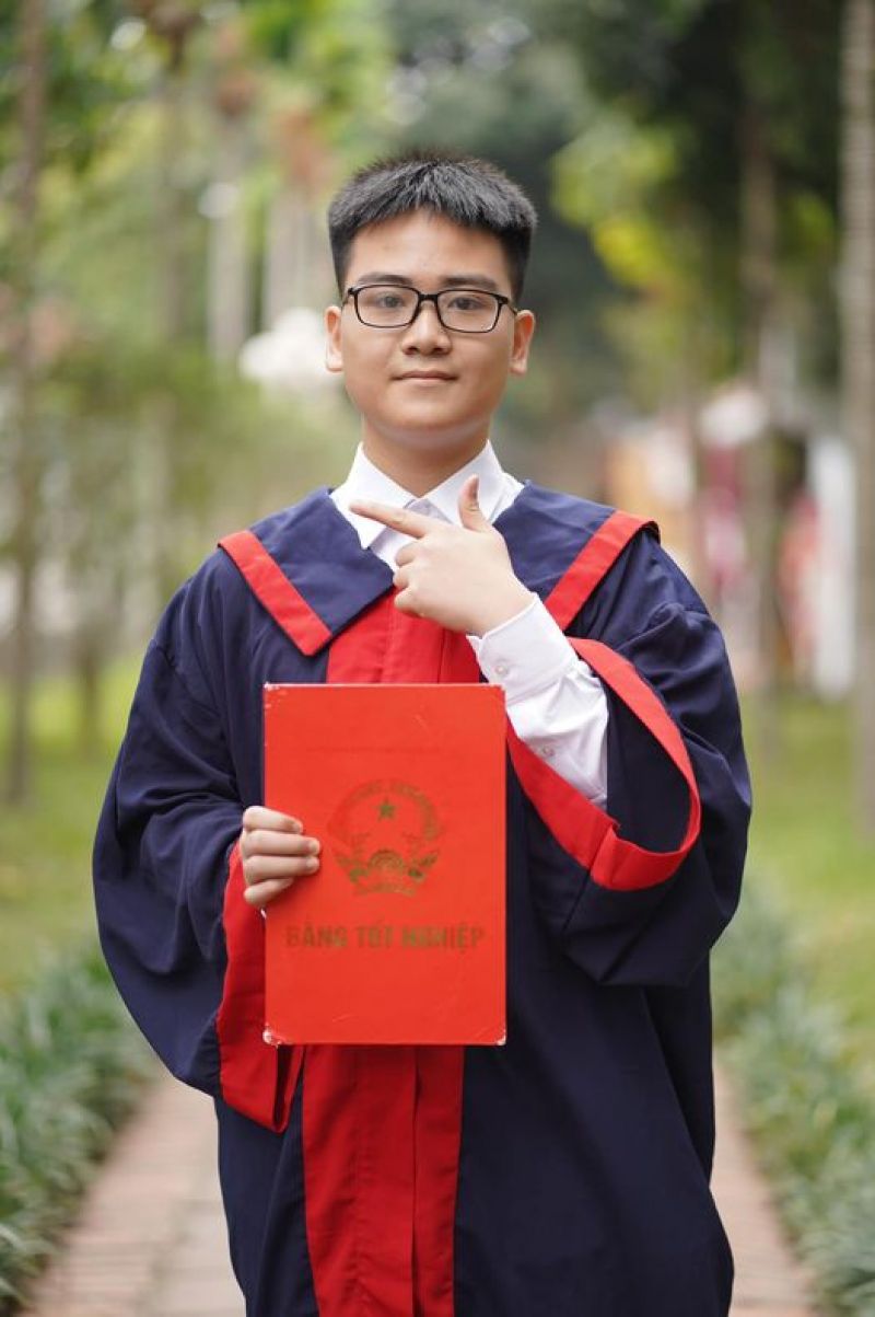 Nguyễn Tiến Dũng, lớp 9C2 trường Archimedes Trung Y&ecirc;n
