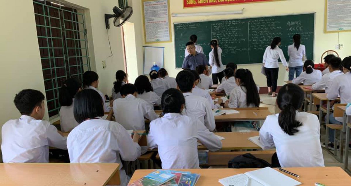 CHƯƠNG TR&Igrave;NH KHAI GIẢNG LỚP H&Oacute;A MỚI CHO C&Aacute;C EM HỌC SINH LỚP 7 NĂM HỌC 2020 - 2021