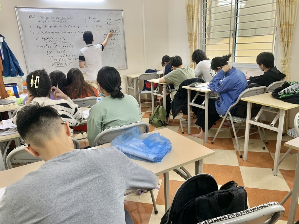 CHƯƠNG TR&Igrave;NH KHAI GIẢNG C&Aacute;C LỚP &Ocirc;N TẬP H&Egrave; NĂM 2023